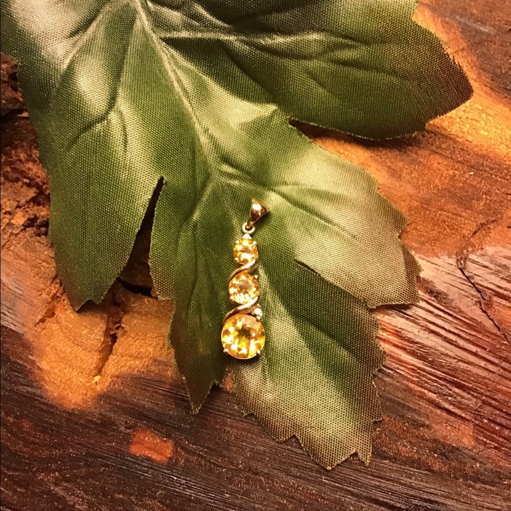 10KT gold Citrine and Diamond Pendant
